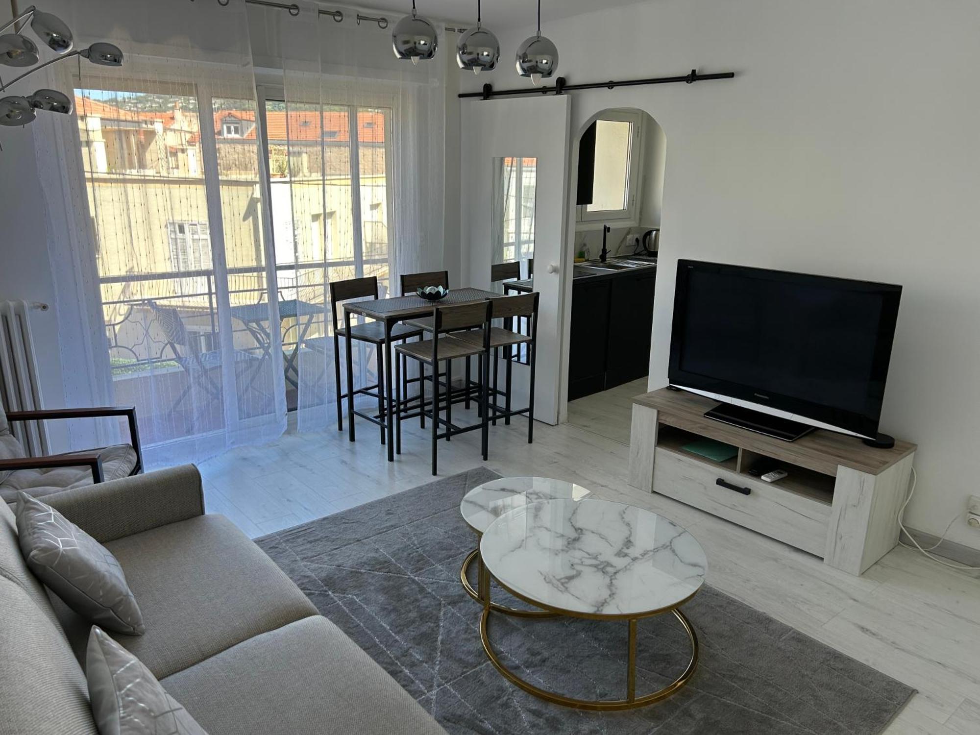 Marble Elegancy In Center Apartment Cannes