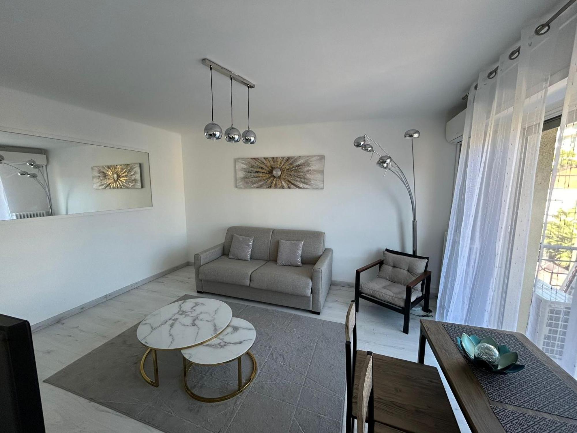 Apartment Marble Elegancy In Center